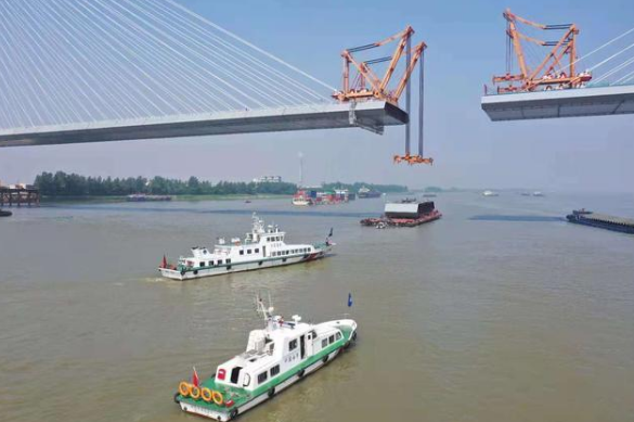 成华制造恭贺合安九铁路长江大桥顺利合龙